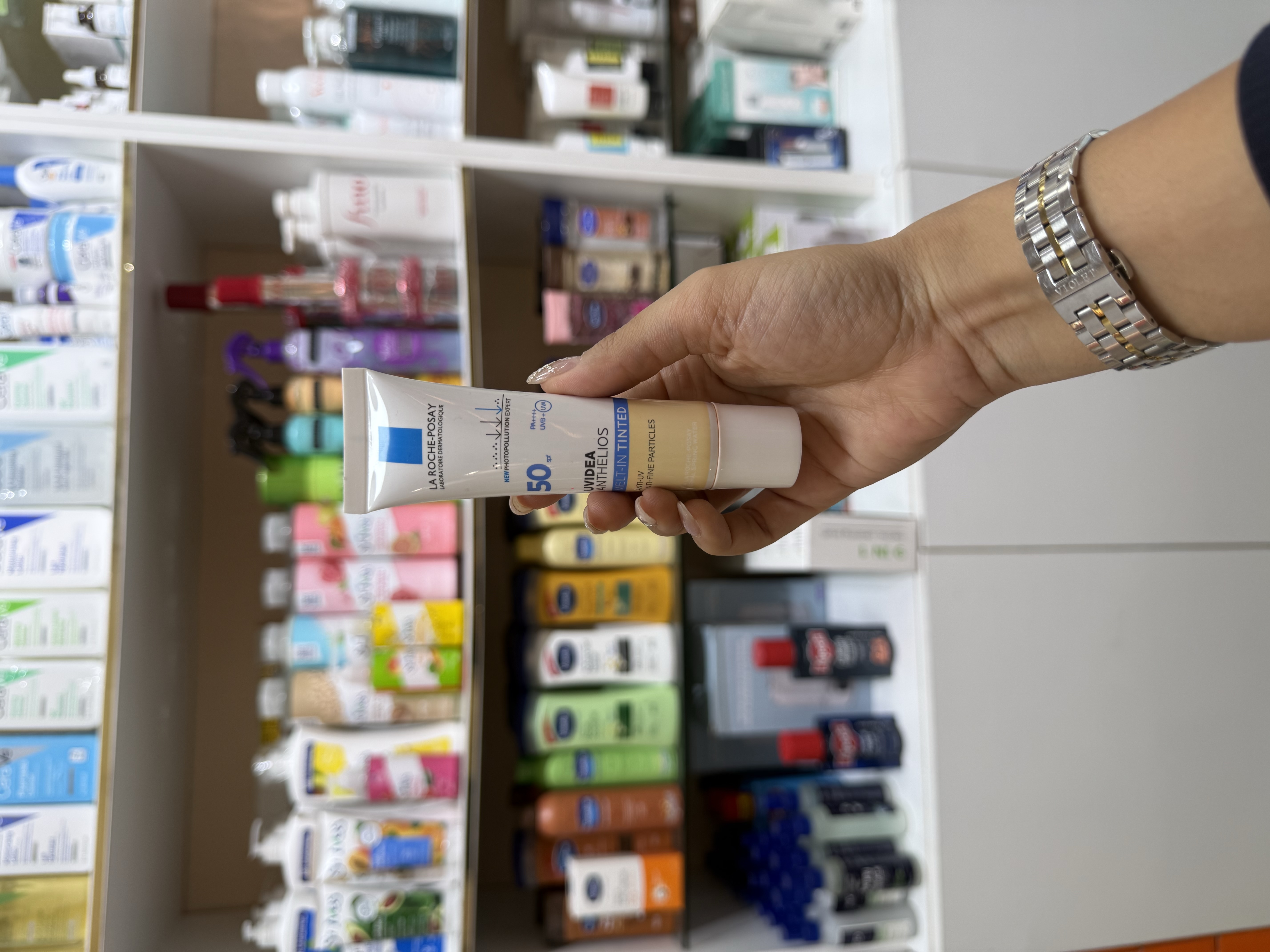 کرم ضد آفتاب رنگی لاروش پوزای SPF 50 مدل UVIDEA Anthelios ‌