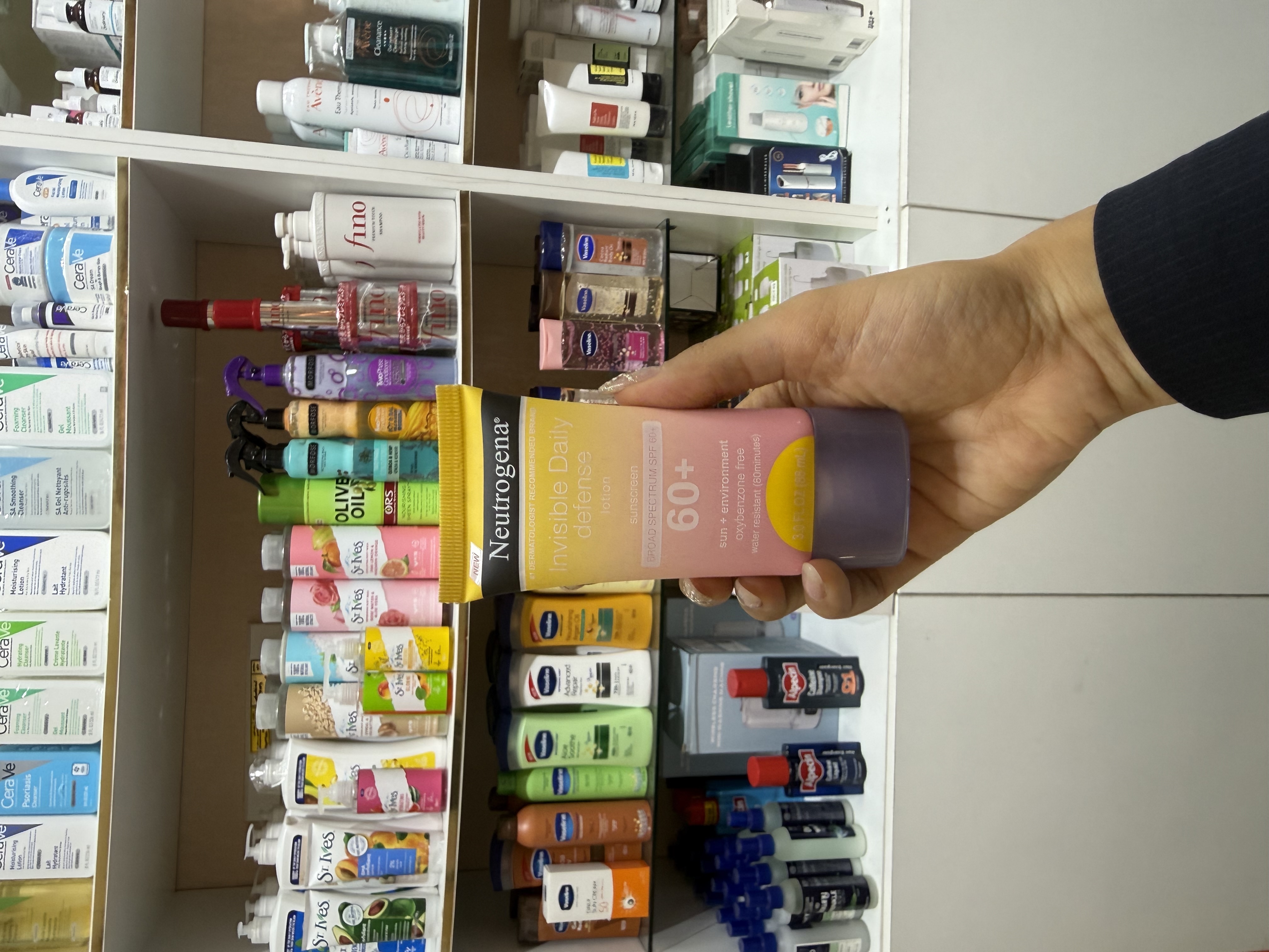 کرم ضد آفتاب SPF60 نوتروژینا مدل nvisible Daily Defense Non حجم 88 میلی لیتر