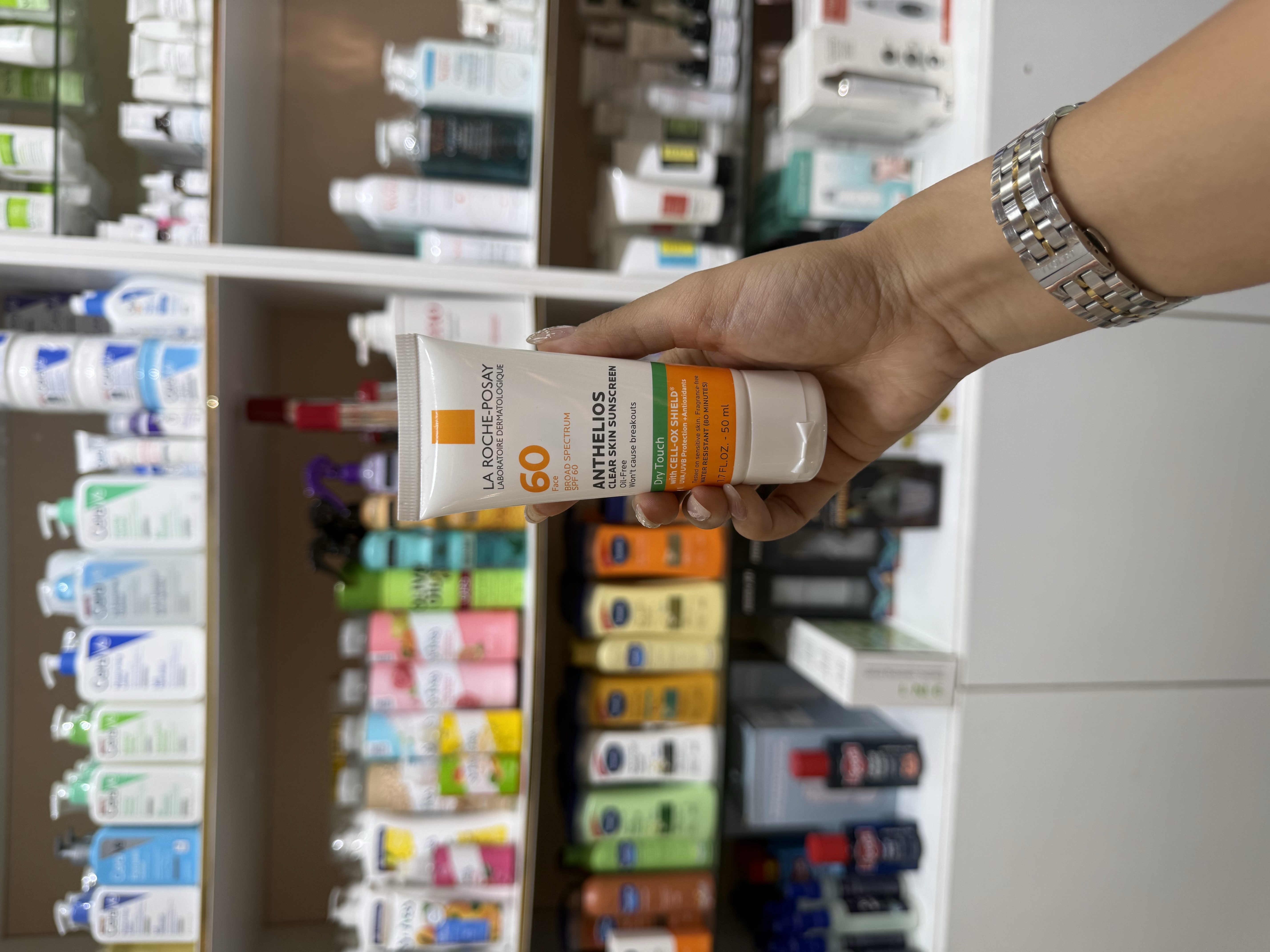 ضد آفتاب لاروش پوزای بدون رنگ SPF+60
